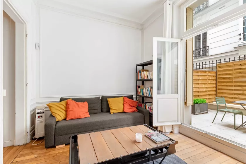 RUE DE LUYNES - APPARTEMENT AVEC TERRASSE - Nouvelle Vague