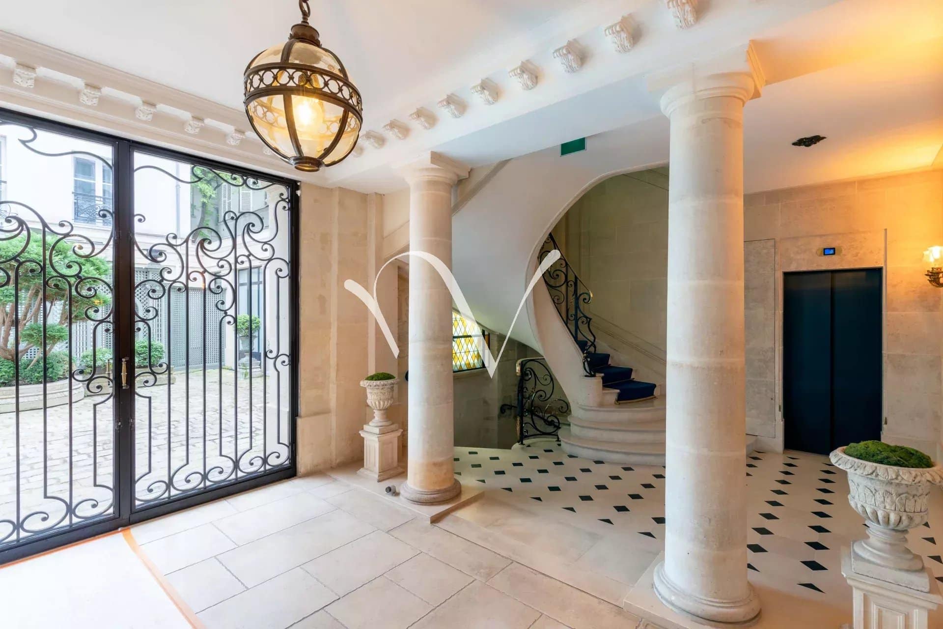 Bac  Verneuil, au calme absolu, bel appartement à vendre entièrement rénové