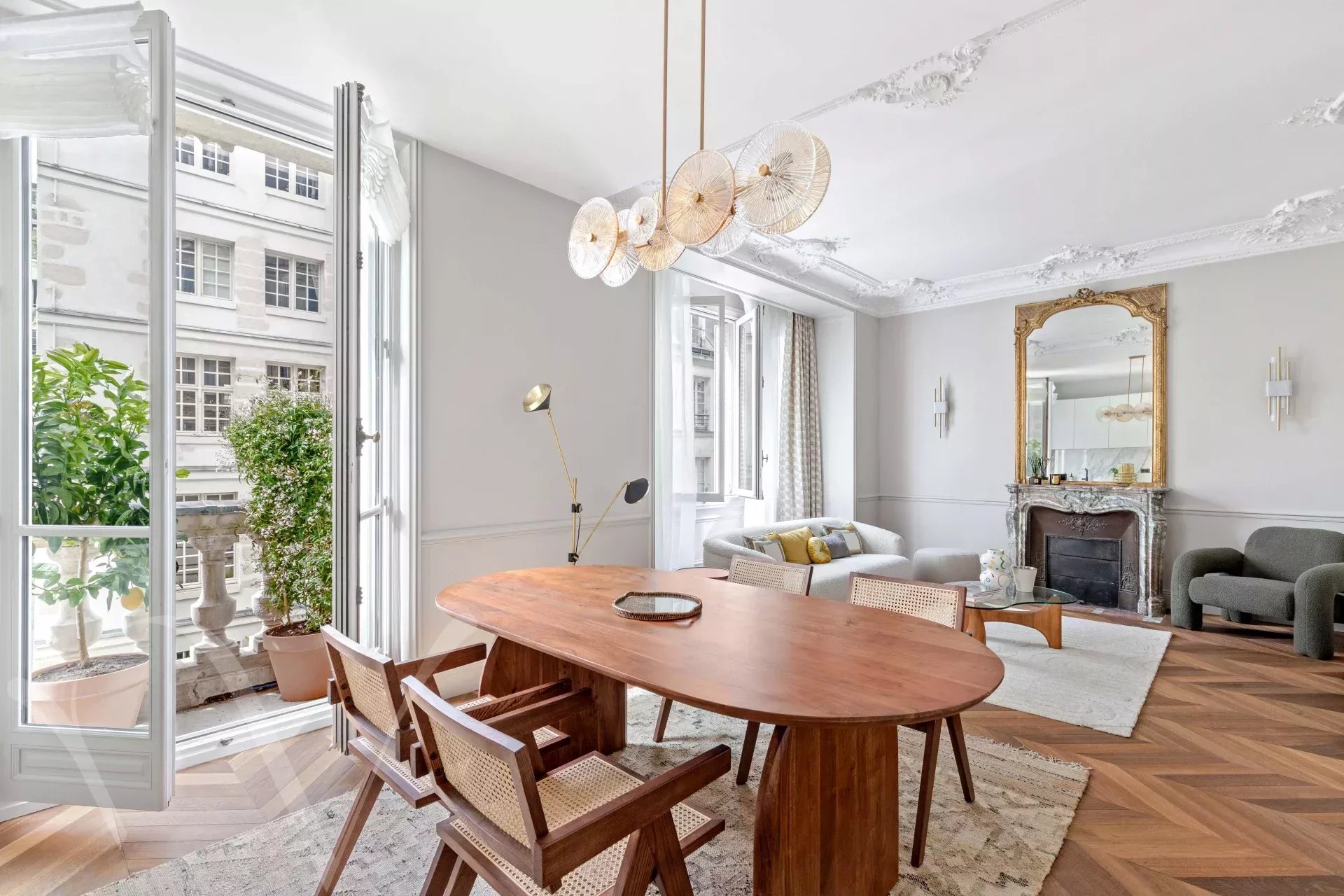 A vendre appartement – Saint Germain des Prés – 75006 – 2 chambres – balcon – ouest – parfait état – 90 m²