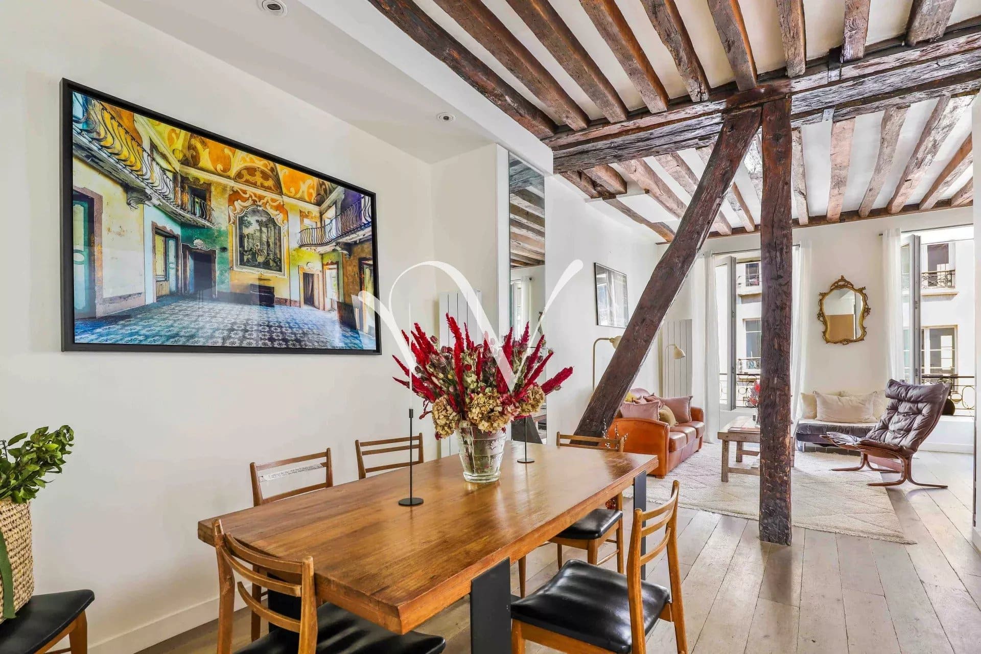 Appartement avec poutres apparentes à vendre dans le Marais, deux chambres, bon état – charme – Paris 75003