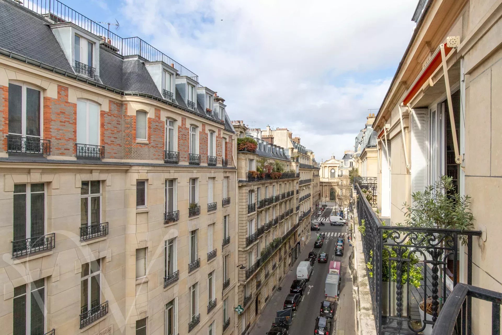 Appartement à vendre – Bac Saint Germain – appartement avec deux chambres en étage élevé