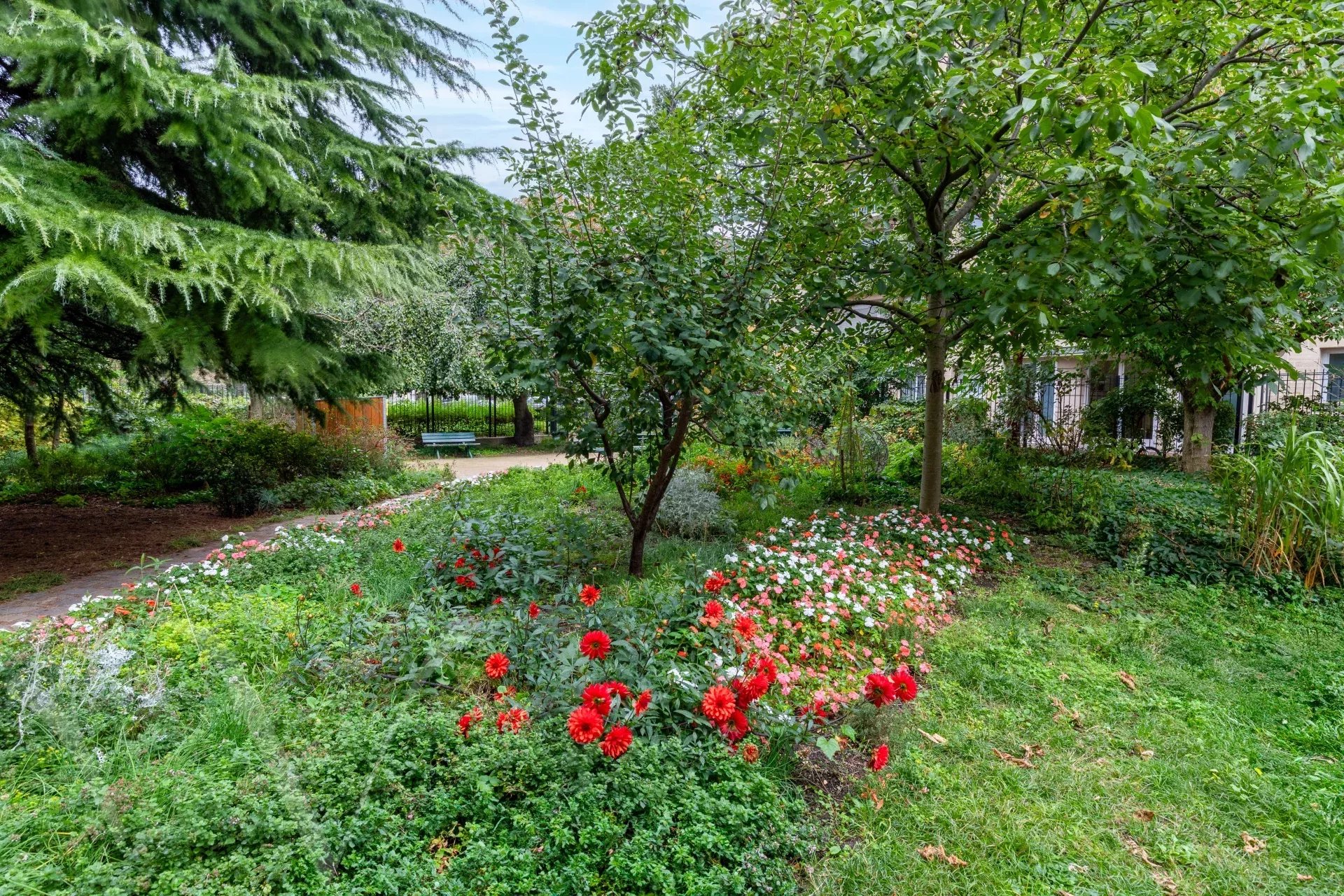 A vendre appartement 2 pièces, balcon, vues jardin, 41m², ascenseur