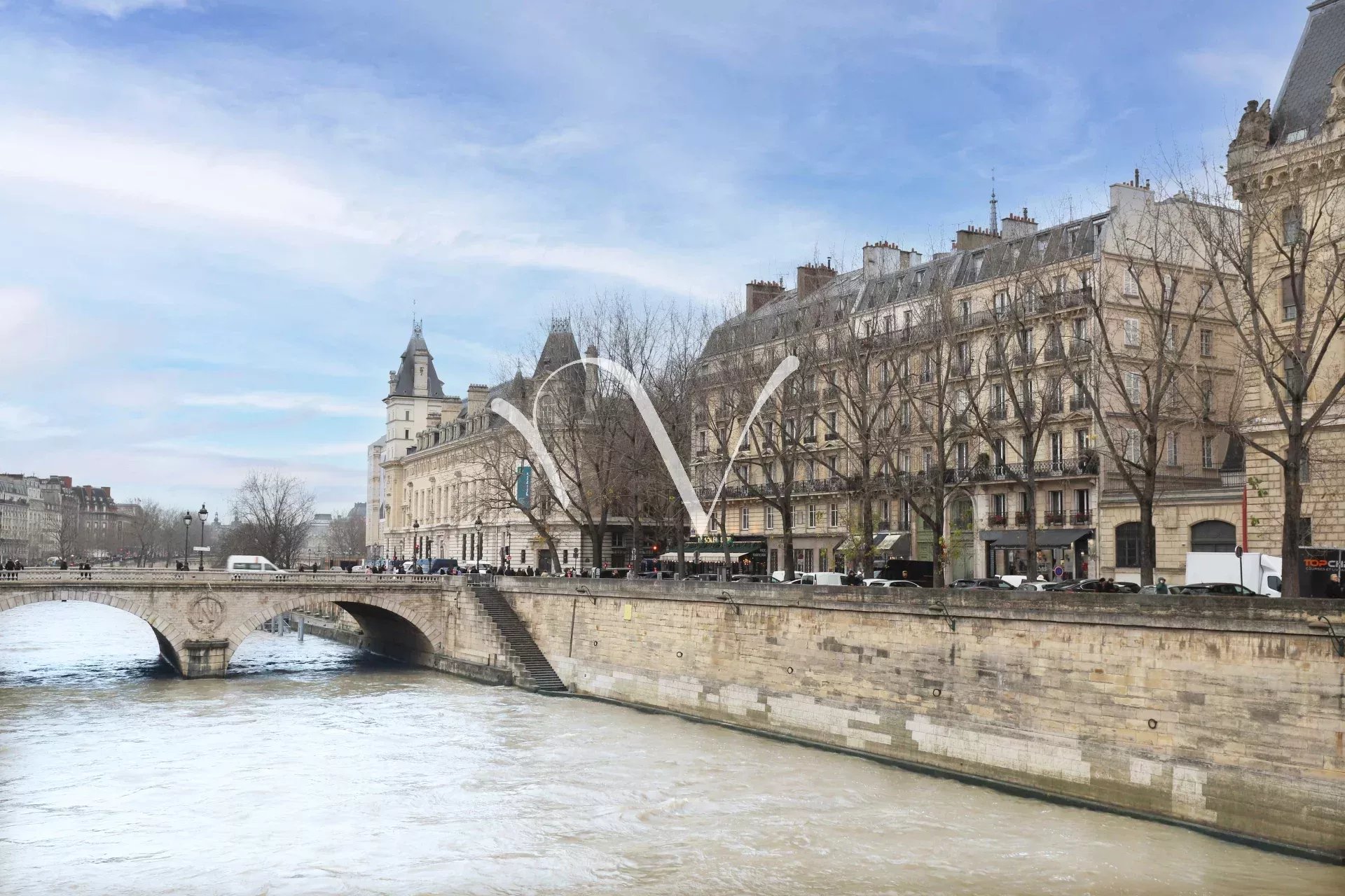 75005 – Quai Saint Michel – Ile de la Cité – avec vue imprenable