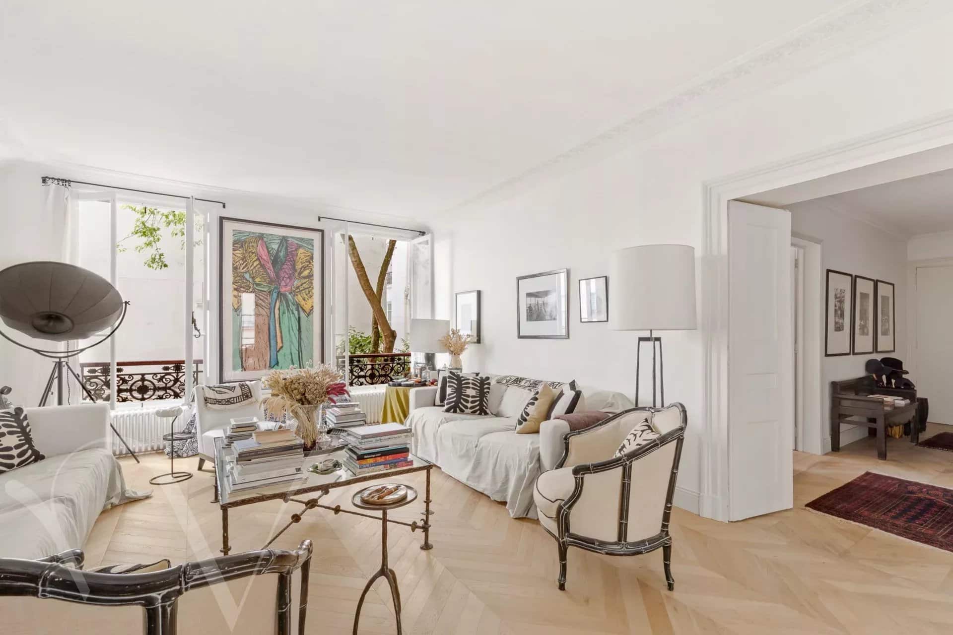 A vendre rue de Verneuil / rue de Beaune, appartement en parfait état.