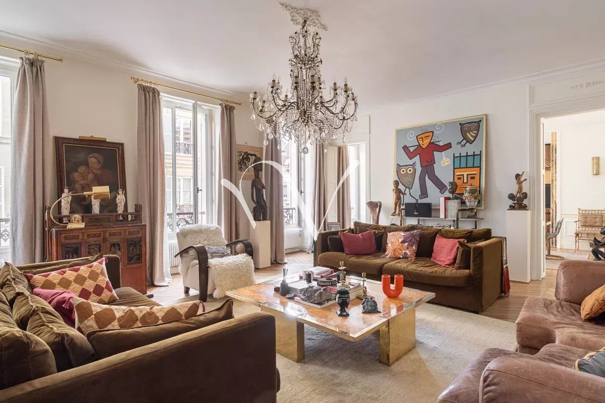 Appartement à vendre rue Barbet de Jouy, proche du Bon Marché – 7e