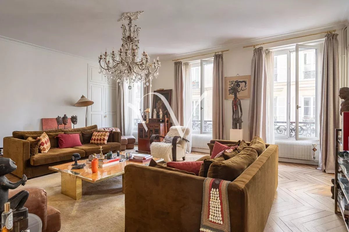 Appartement à vendre rue Barbet de Jouy, proche du Bon Marché – 7e