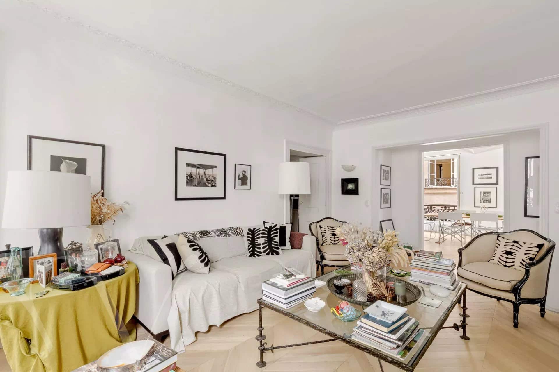 A vendre rue de Verneuil / rue de Beaune, appartement en parfait état.