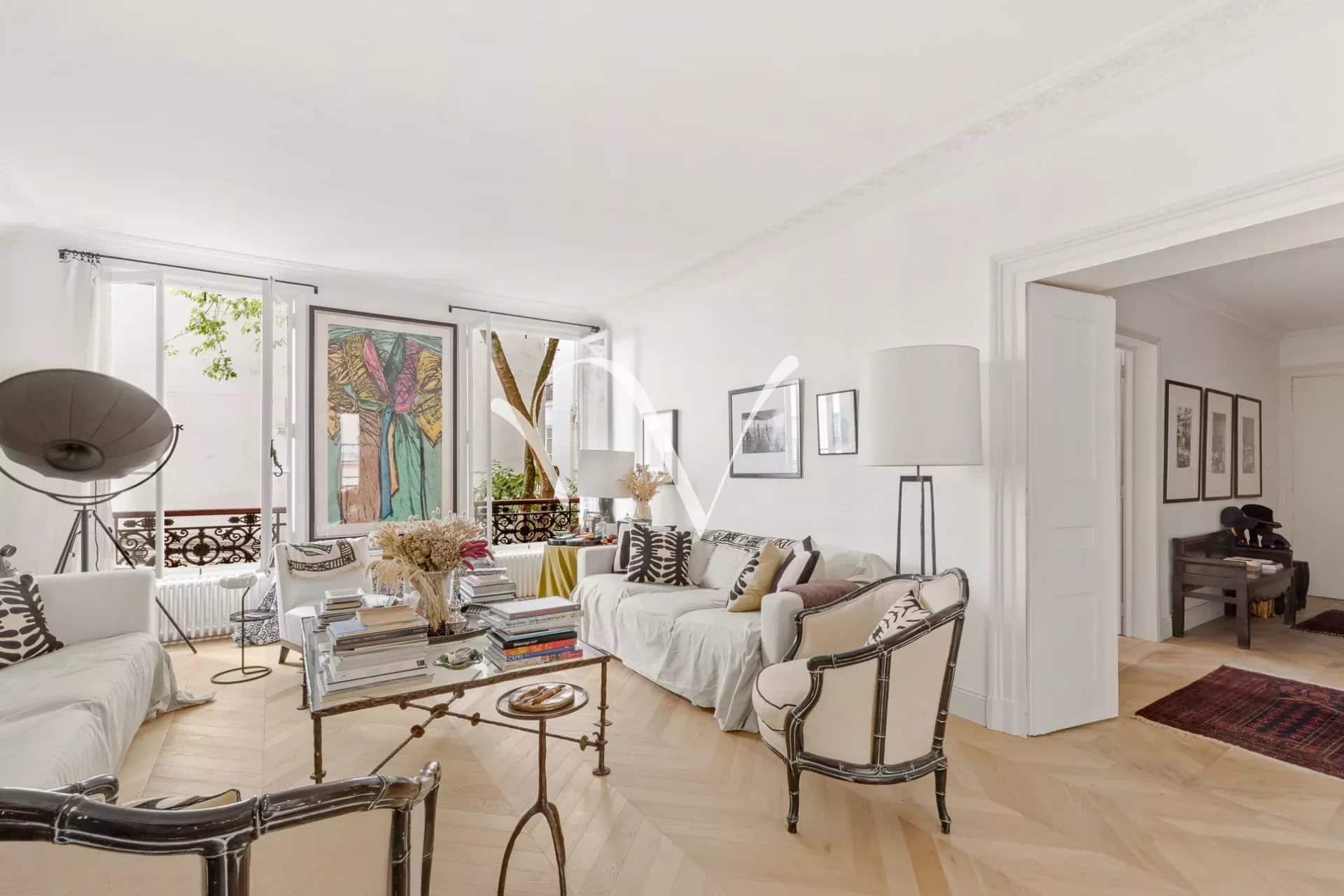 A vendre rue de Verneuil / rue de Beaune, appartement en parfait état.
