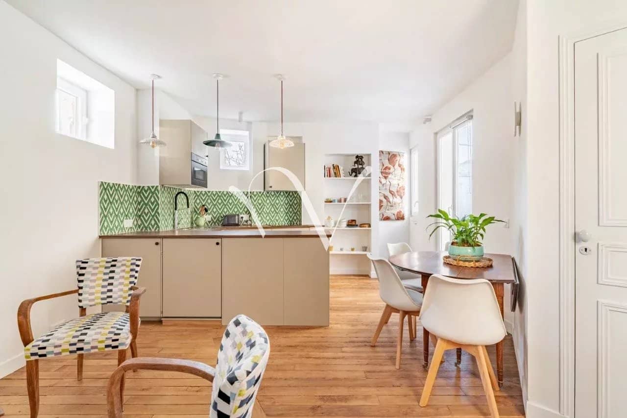 Luxembourg, Paris 6e. Appartement deux chambres parfait état, au calme.