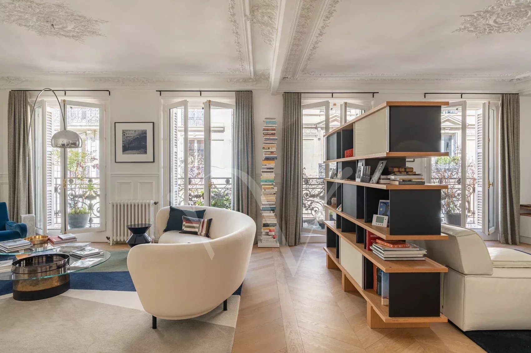 A vendre appartement rue des Saints-Pères / Bon Marché